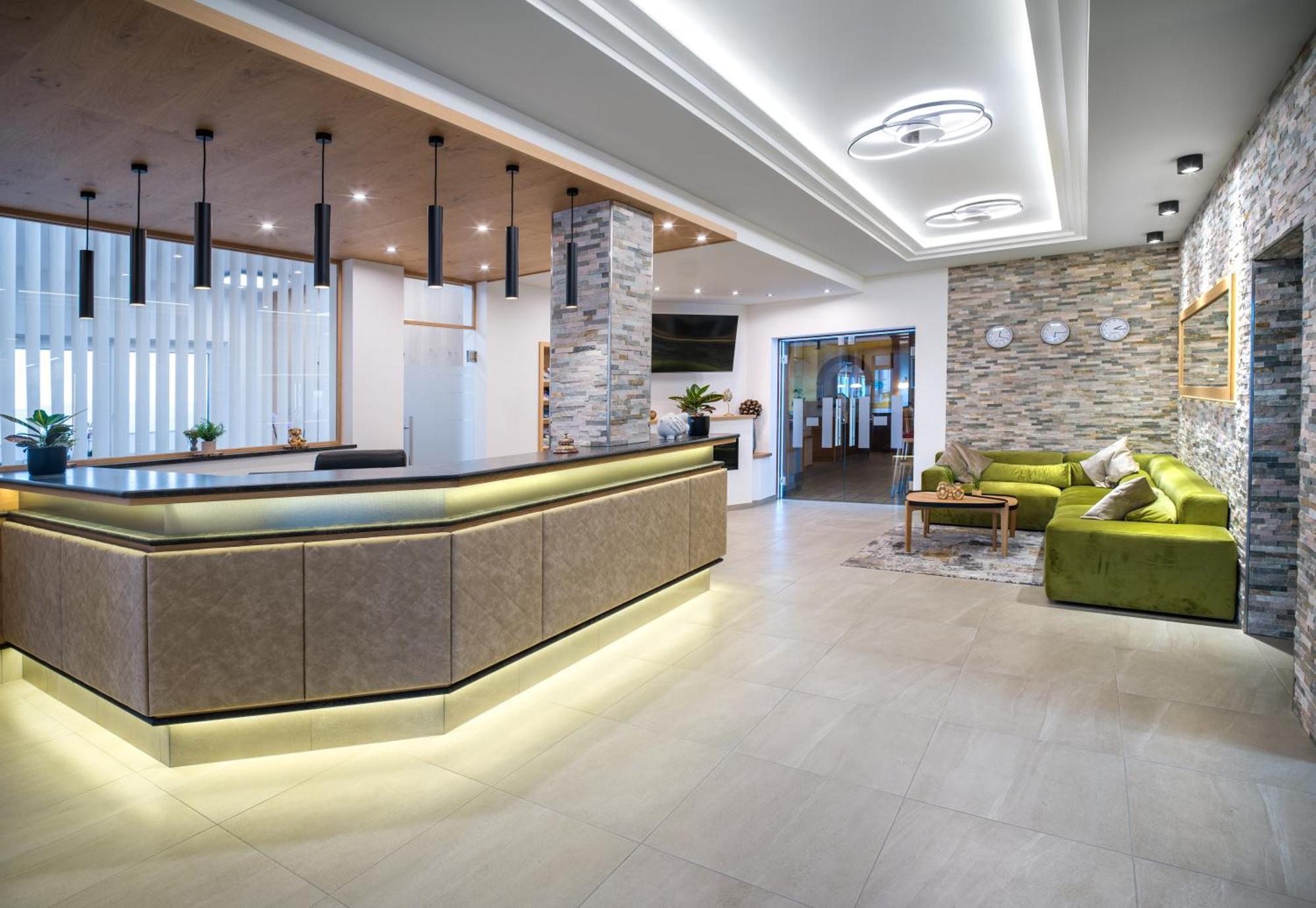Ferienhotel Hofer Superior Strass im Attergau Exterior photo