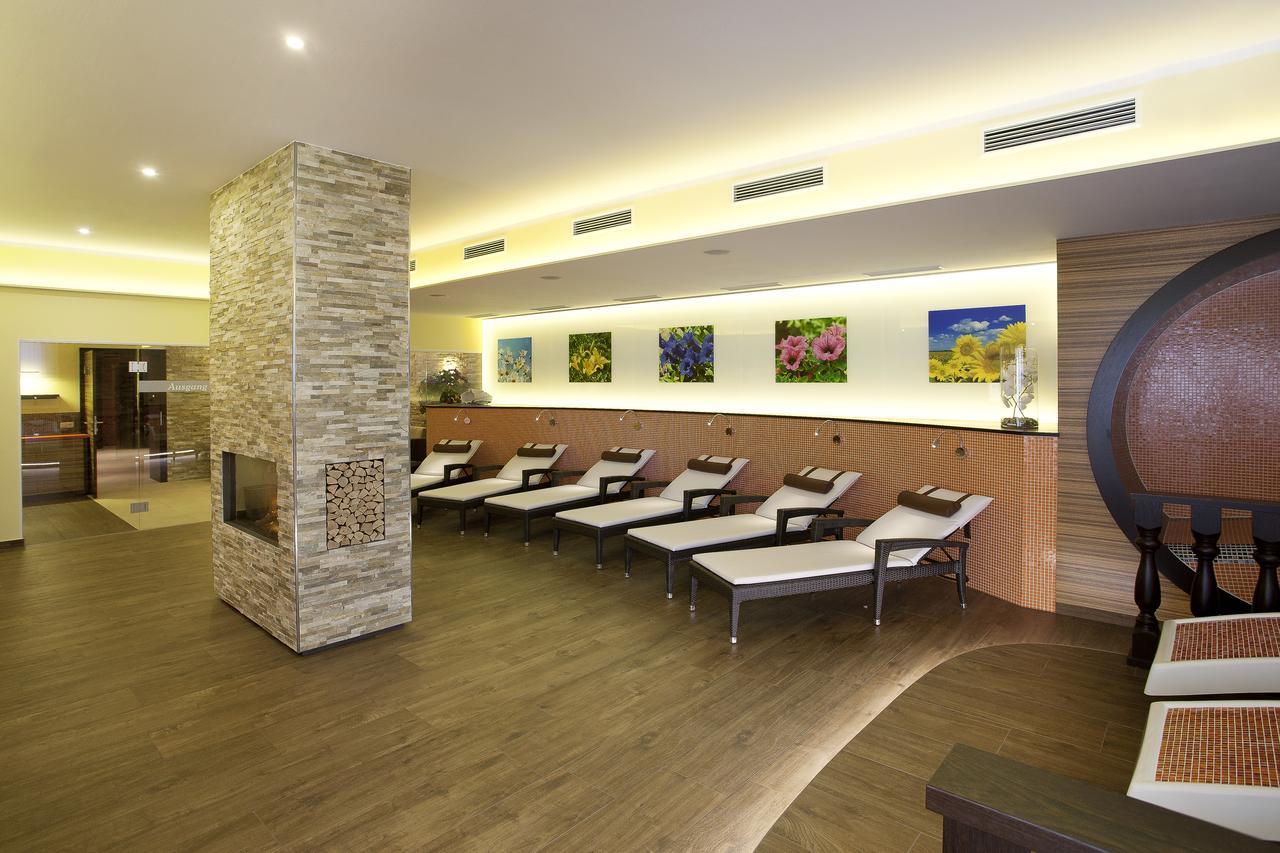 Ferienhotel Hofer Superior Strass im Attergau Exterior photo